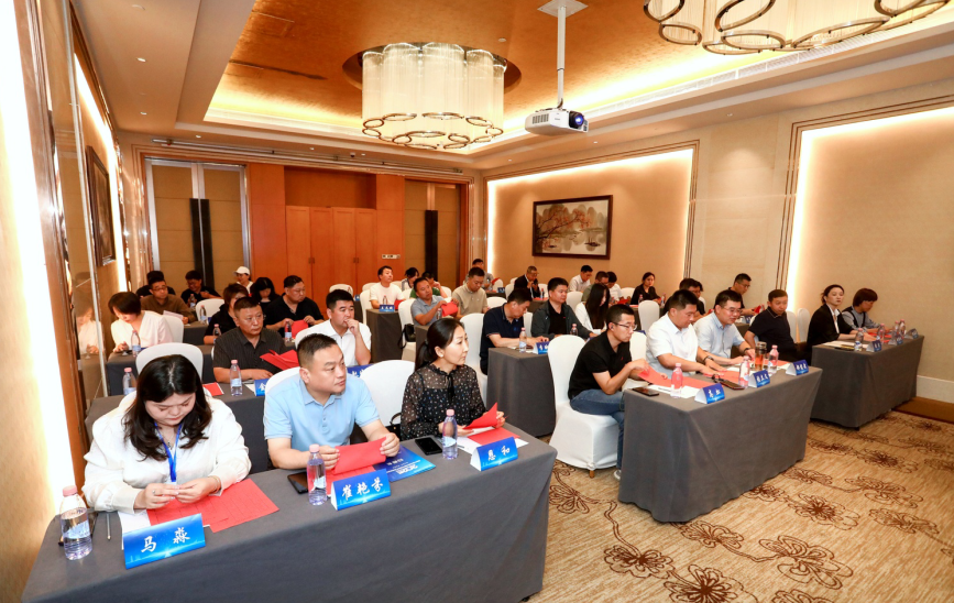 <b>内蒙古自治区医疗器械行业协会第四届理事会第一次会议选举产生新一届领导班</b>